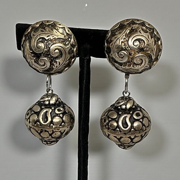 Vintage Jewelry - Vintage Brass Repoussé Dangle Clip Earrings  Baroque Scroll Dome Ball Drop